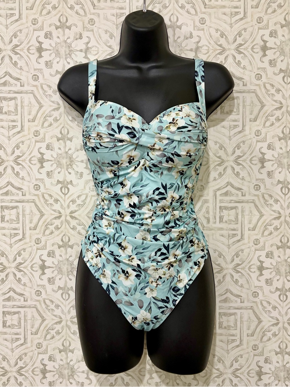 Nip Tuck Floral Ruched Multi It Cup One-Piece Swimsuit in Blues/Greens, SZ 8 EUC